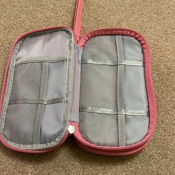 Double zippertravel cord/media travel case.Keep all your chargers in one place - Picture 5 of 7